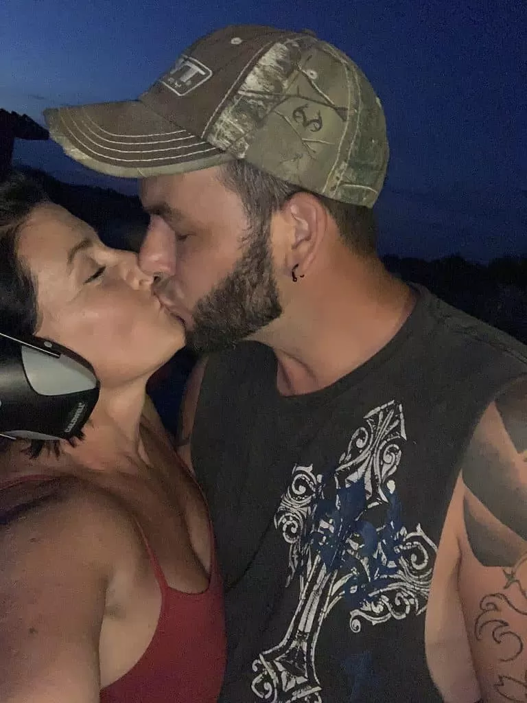 Powerful Positive Parenting; Public Displays of Affection - Let Them See You Kiss 4 public displays of affection