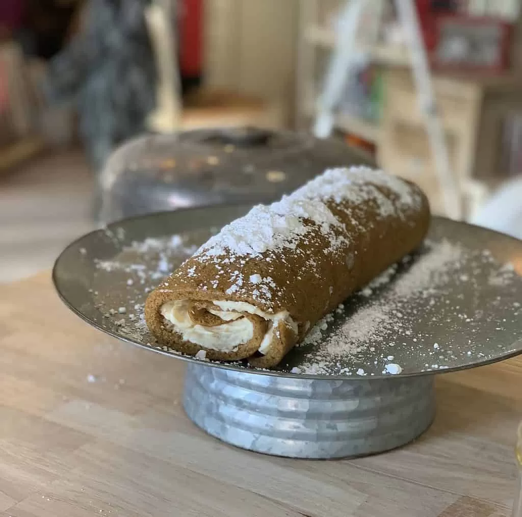 Have an Old Fashioned Christmas - 22 Great Ideas 15 pumpkin roll